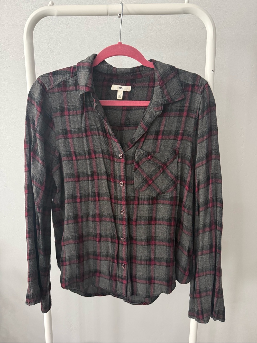 bp Women's Dark Gray & Red Plaid Button-Down Shirt w/ Flared Sleeves
